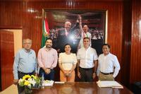 23 – REUNIÓN CON LA PRESIDENTA MUNICIPAL DE CUNDUACÁN, LIC. MARÍA DE LA CRUZ LÓPEZ, JUNTO CON NOTARIOS DE CUNDUACÁN