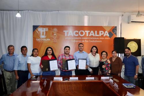 10-–-FIRMA-DE-CONVENIO-CON-EL-PRESIDENTE-MUNICIPAL-DE-TACOTALPA-LIC.-RICKY-ANOTONIO-ARCOS-PEREZ-EN-EL-PALACIO-MUNICIPAL-DEL-MISMO