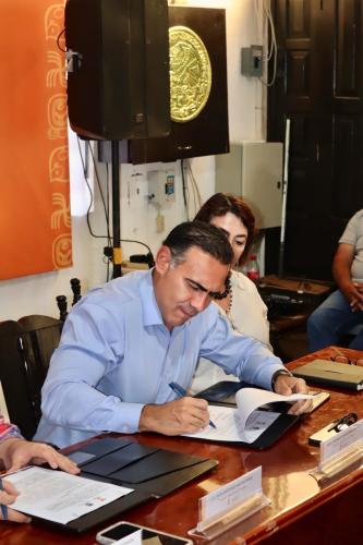 16-–-FIRMA-DE-CONVENIO-CON-EL-PRESIDENTE-MUNICIPAL-DE-TACOTALPA-LIC.-RICKY-ANOTONIO-ARCOS-PEREZ-EN-EL-PALACIO-MUNICIPAL-DEL-MISMO