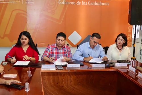 19-–-FIRMA-DE-CONVENIO-CON-EL-PRESIDENTE-MUNICIPAL-DE-TACOTALPA-LIC.-RICKY-ANOTONIO-ARCOS-PEREZ-EN-EL-PALACIO-MUNICIPAL-DEL-MISMO