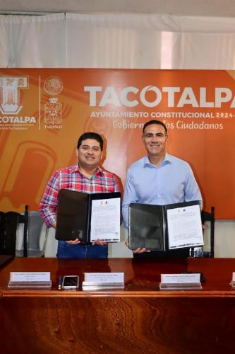 5-–-FIRMA-DE-CONVENIO-CON-EL-PRESIDENTE-MUNICIPAL-DE-TACOTALPA-LIC.-RICKY-ANOTONIO-ARCOS-PEREZ-EN-EL-PALACIO-MUNICIPAL-DEL-MISMO