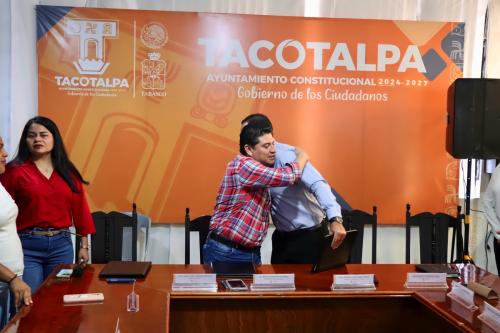 8-–-FIRMA-DE-CONVENIO-CON-EL-PRESIDENTE-MUNICIPAL-DE-TACOTALPA-LIC.-RICKY-ANOTONIO-ARCOS-PEREZ-EN-EL-PALACIO-MUNICIPAL-DEL-MISMO
