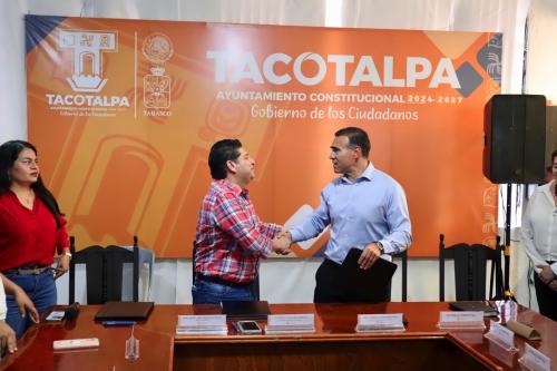 9-–-FIRMA-DE-CONVENIO-CON-EL-PRESIDENTE-MUNICIPAL-DE-TACOTALPA-LIC.-RICKY-ANOTONIO-ARCOS-PEREZ-EN-EL-PALACIO-MUNICIPAL-DEL-MISMO