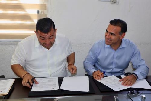 10-–-FIRMA-DE-CONVENIO-CON-EL-PRESIDENTE-MUNICIPAL-DE-JALPA-LIC.-JOSE-MANUEL-HERNANDEZ-PEREZ-EN-EL-PALACIO-MUNICIPAL-DEL-MISMO