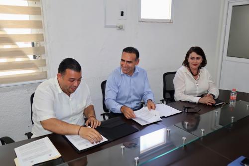 16-–-FIRMA-DE-CONVENIO-CON-EL-PRESIDENTE-MUNICIPAL-DE-JALPA-LIC.-JOSE-MANUEL-HERNANDEZ-PEREZ-EN-EL-PALACIO-MUNICIPAL-DEL-MISMO