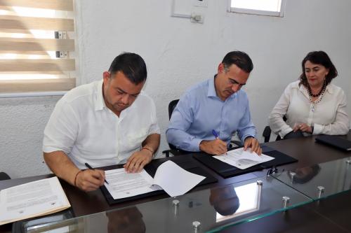 17-–-FIRMA-DE-CONVENIO-CON-EL-PRESIDENTE-MUNICIPAL-DE-JALPA-LIC.-JOSE-MANUEL-HERNANDEZ-PEREZ-EN-EL-PALACIO-MUNICIPAL-DEL-MISMO