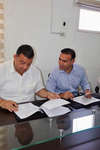 8-–-FIRMA-DE-CONVENIO-CON-EL-PRESIDENTE-MUNICIPAL-DE-JALPA-LIC.-JOSE-MANUEL-HERNANDEZ-PEREZ-EN-EL-PALACIO-MUNICIPAL-DEL-MISMO