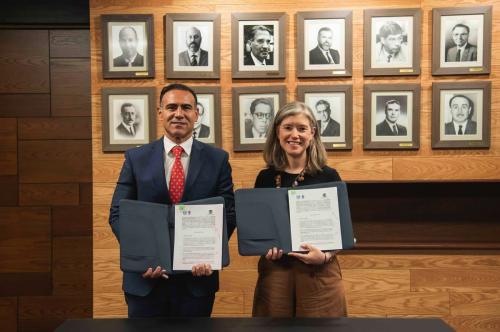 2-FIRMA-DE-CONVENIO-CON-LA-DIRECTORA-DEL-INSTITUTO-DE-INVESTIGACIONES-DE-LA-UNAM-DRA.-MONICA-GONZALEZ-CONTRO
