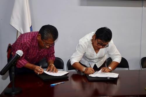 10-FIRMA-DE-CONVENIO-CON-LA-PRESIDENTA-MUNICIPAL-DE-JONUTA-PRFRA.-MARIA-SOLEDAD-VILLAMAYOR-NOTARIO-EN-LAS-INTALACIONES-DEL-COLEGIO-DE-NOTARIOS-DE-TABASCO-A.-C