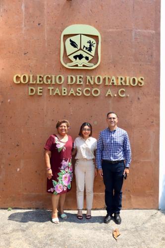 14-FIRMA-DE-CONVENIO-CON-LA-PRESIDENTA-MUNICIPAL-DE-JONUTA-PRFRA.-MARIA-SOLEDAD-VILLAMAYOR-NOTARIO-EN-LAS-INTALACIONES-DEL-COLEGIO-DE-NOTARIOS-DE-TABASCO-A.-C