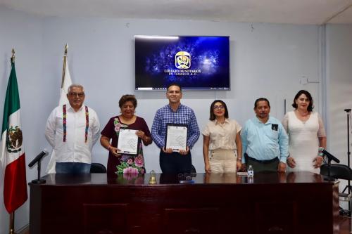 17-FIRMA-DE-CONVENIO-CON-LA-PRESIDENTA-MUNICIPAL-DE-JONUTA-PRFRA.-MARIA-SOLEDAD-VILLAMAYOR-NOTARIO-EN-LAS-INTALACIONES-DEL-COLEGIO-DE-NOTARIOS-DE-TABASCO-A.-C