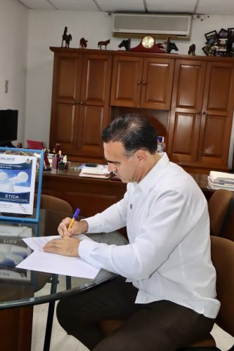 87 2-FIRMA-DE-CONVENIO-CON-LABORATORIOS-UNILABOR-Y-EL-COLEGIO-DE-NOTARIOS-DE-TABASCO