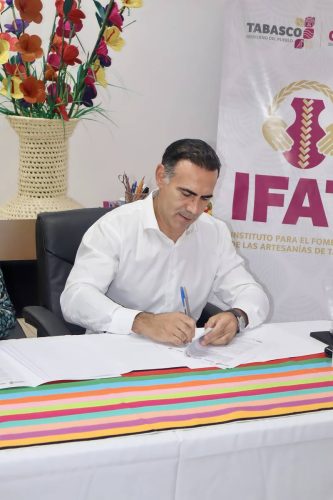 11-FIRMA-DE-CONVENIO-ENTRE-CNTAB-Y-EL-IFAT